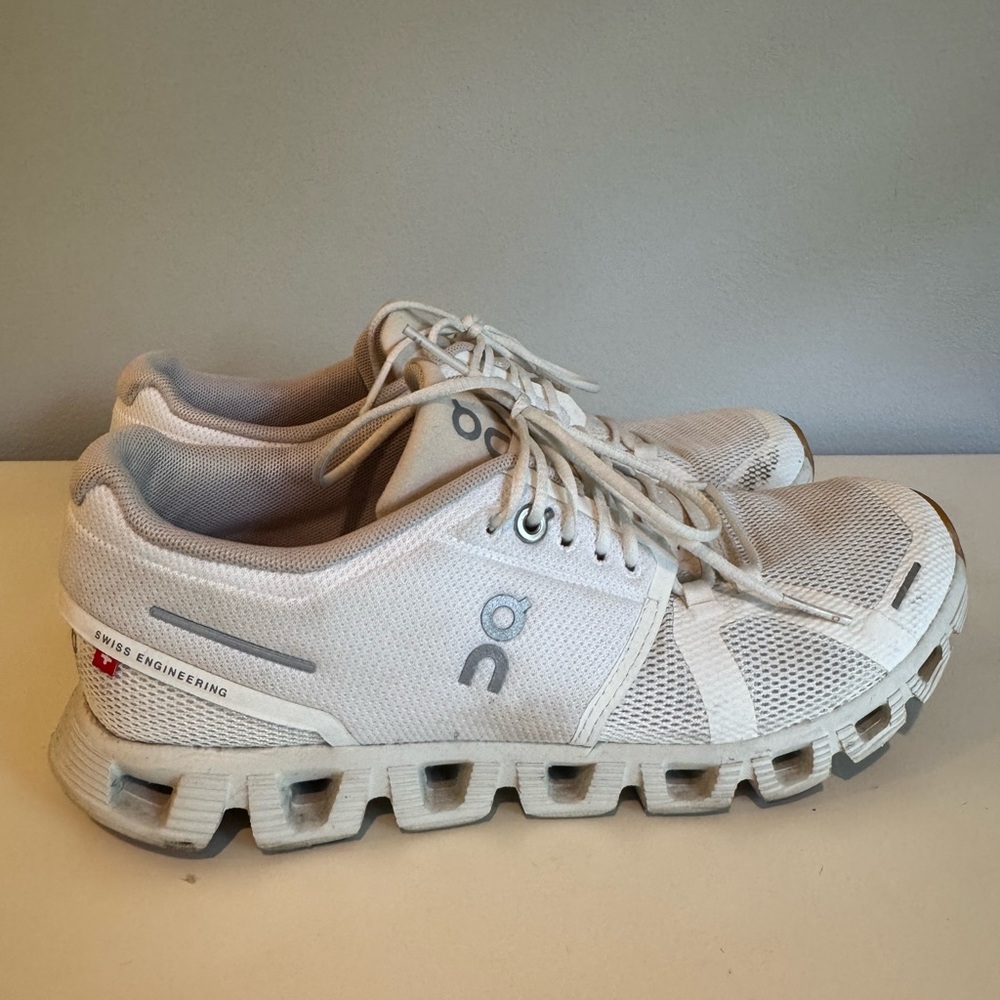On Women’s Cloud 6 Sneaker
